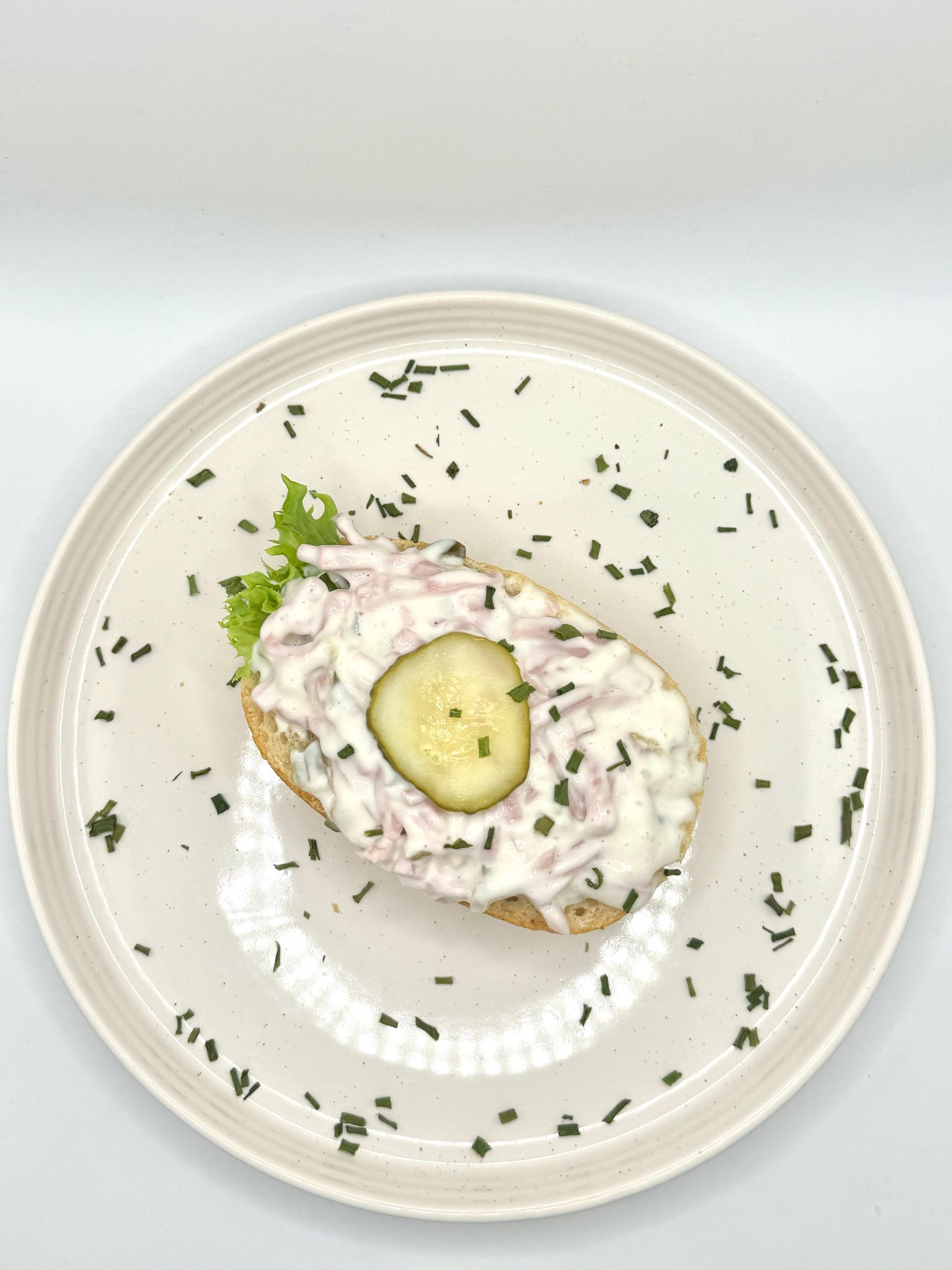 Halbes Fleischsalatbrötchen